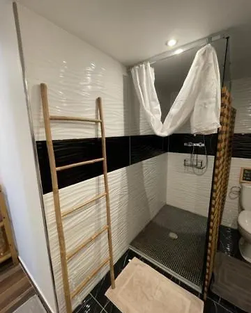 Paradise 아파트 *